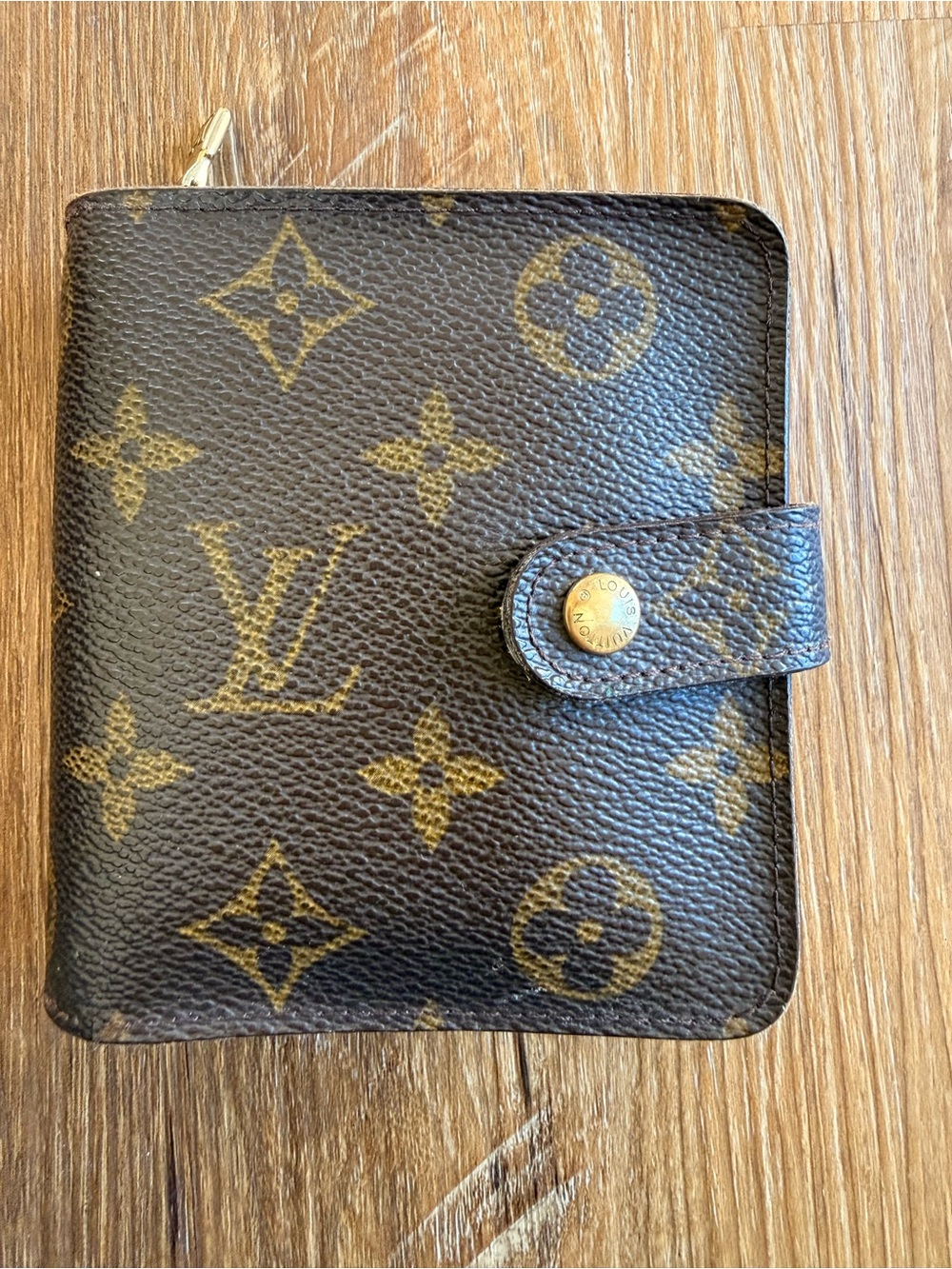 Louis Vuitton Monogram Canvas Card Wallet